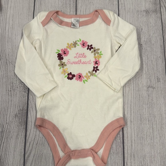 Baby Kiss Baby Girls Floral Design Longsleeve Bodysuits (3) - Picture 4 of 7